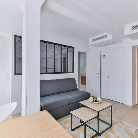 Beautiful Flat Next To Saint Lazare Opera